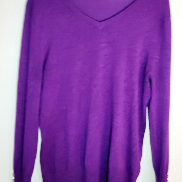 Purple long sleeve fitted lite weight sweater like top. - Picture 10 of 11